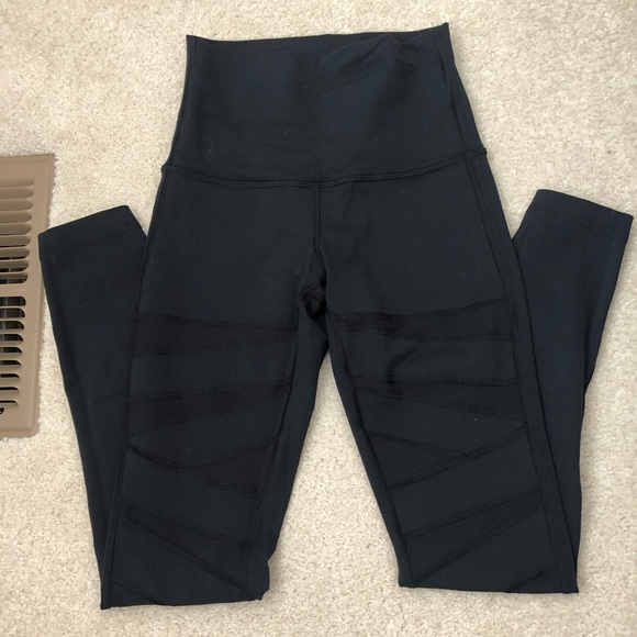 lululemon athletica Pants - EUC 7/8 Reveal Tights